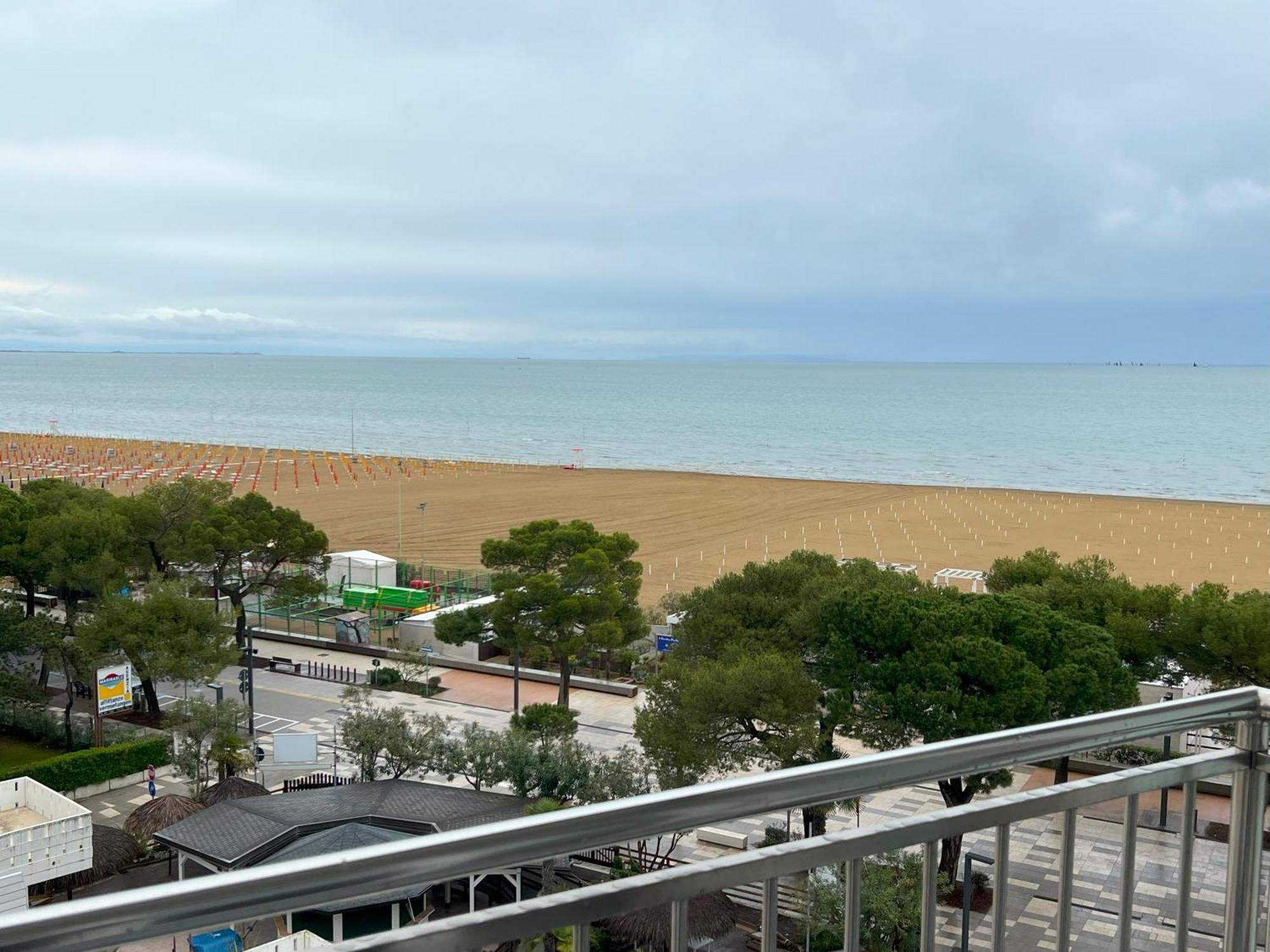 Sea View Apartment *